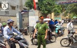 Đoàn viên thanh niên Công an Hà Nội đội nắng đảm bảo an ninh tại các điểm thi
